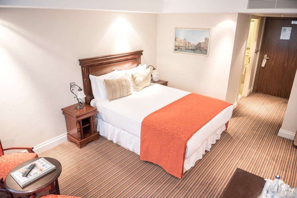 Hotel The Casa Hotel, Sure Collection By Western Yateley