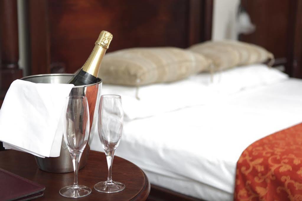 Hotel The Casa Hotel, Sure Collection By Western Yateley